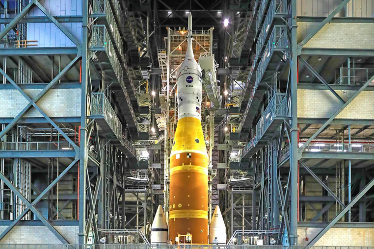 All work platforms are retracted from around NASA’s Artemis II SLS (Space Launch System) rocket and Orion spacecraft, secured to the mobile launcher, inside the Vehicle Assembly Building on Friday, Jan. 16, 2026, in preparation for rollout to Launch Complex 39B at NASA’s Kennedy Space Center in Florida.